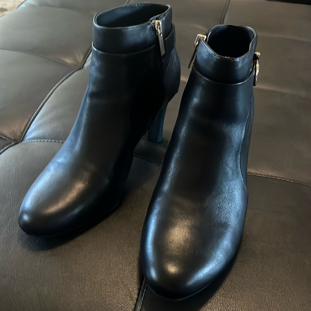 Bandolino Black Short Anklet Heels, Size 10 Medium – Gently Worn
